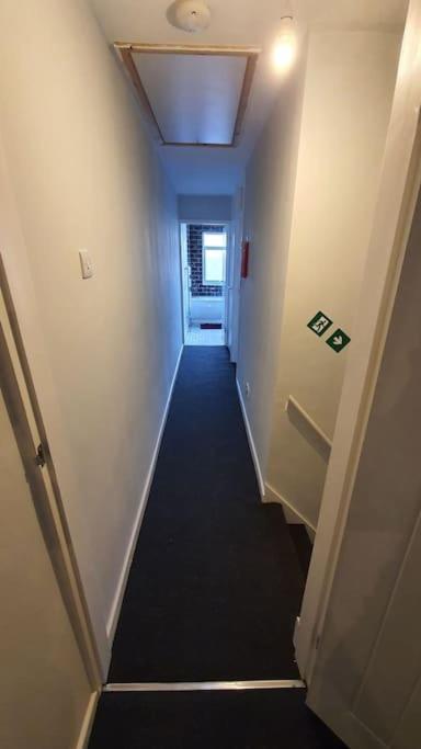 Contractors-City Centre-Parking-Sleeps 9 -Smart Tv, 2 Bathrooms! コヴェントリー エクステリア 写真