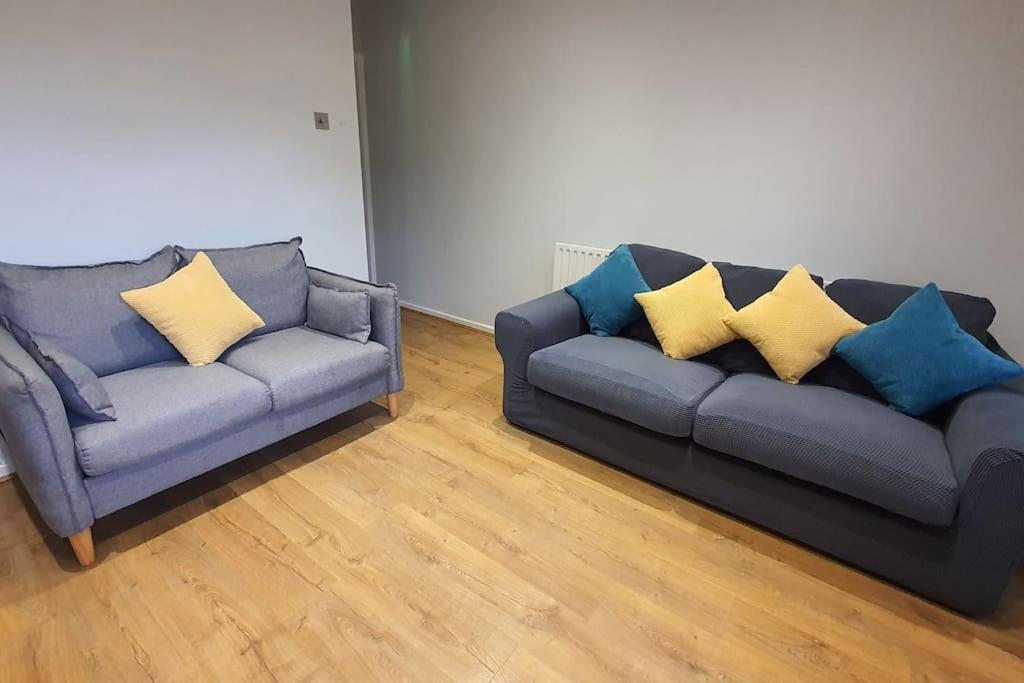 Contractors-City Centre-Parking-Sleeps 9 -Smart Tv, 2 Bathrooms! コヴェントリー エクステリア 写真