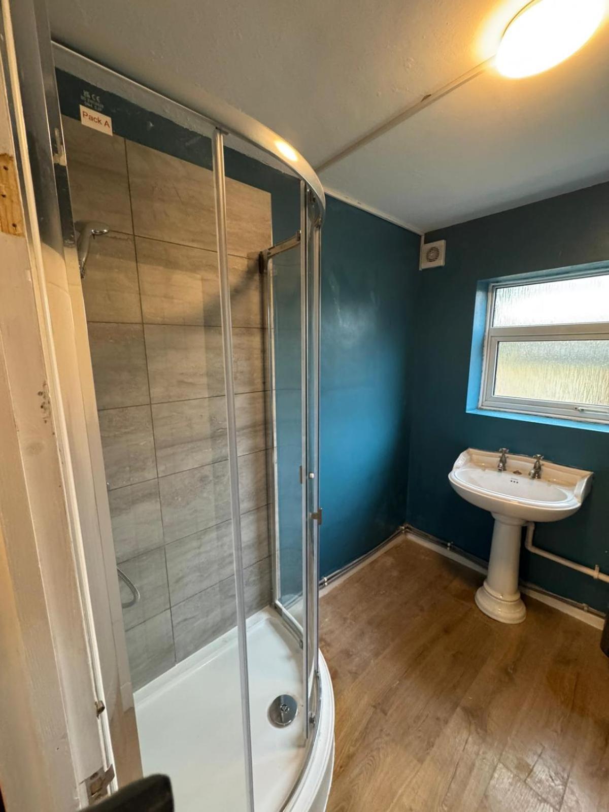 Contractors-City Centre-Parking-Sleeps 9 -Smart Tv, 2 Bathrooms! コヴェントリー エクステリア 写真