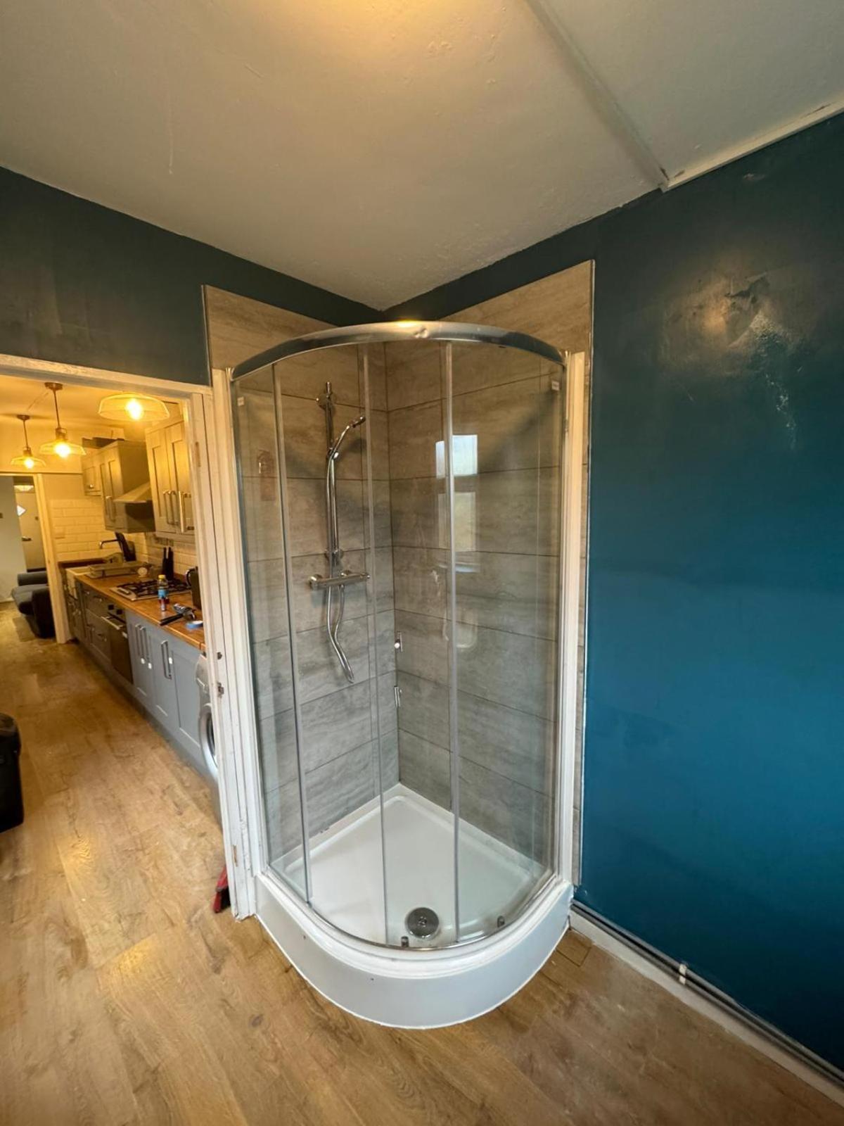 Contractors-City Centre-Parking-Sleeps 9 -Smart Tv, 2 Bathrooms! コヴェントリー エクステリア 写真